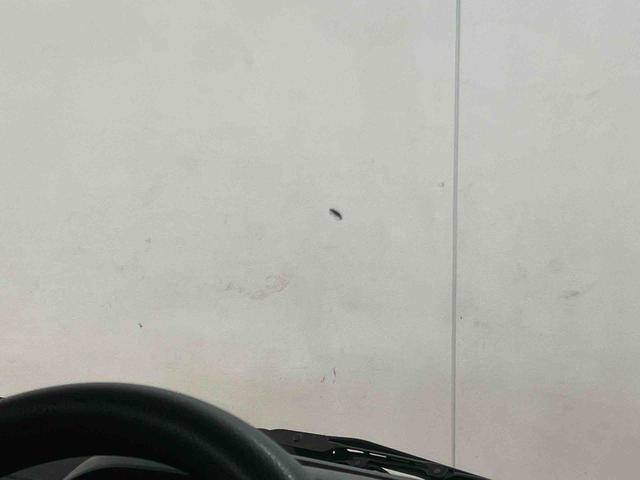 ハイゼットカーゴ デラックス 衝突回避支援システム 横滑り防止装置 アイドリングストップ オートライト オートハイビーム LEDヘッドライト オーバーヘッドシェルフ キーレスエントリー 前席パワーウインドウ 前後コーナーセンサー(59枚目)