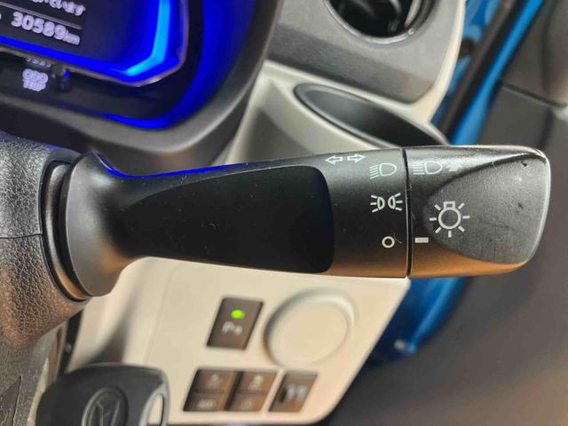 ミライース X SAIII CDラジオチューナー USB接続 AUX接続 衝突被害軽減ブレーキ 横滑り防止装置 アイドリングストップ 前後コーナーセンサー オートハイビーム バニティーミラー付き左右サンバイザー(33枚目)