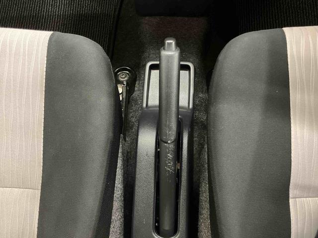 ミライース X SAIII CDラジオチューナー USB接続 AUX接続 衝突被害軽減ブレーキ 横滑り防止装置 アイドリングストップ 前後コーナーセンサー オートハイビーム バニティーミラー付き左右サンバイザー(42枚目)