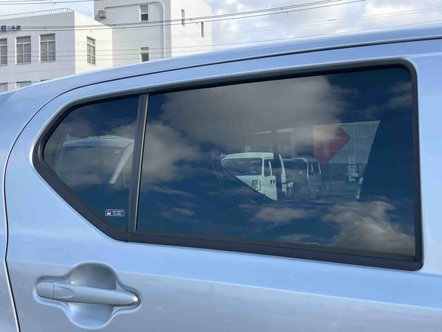 ミライース X SAIII LEDヘッドライト オートライト オートハイビーム スモークガラス デジタルメーター 電動格納ドアミラー 前後コーナーセンサー キーレスエントリー 盗難防止アラーム サイドレバー式駐車ブレーキ(5枚目)