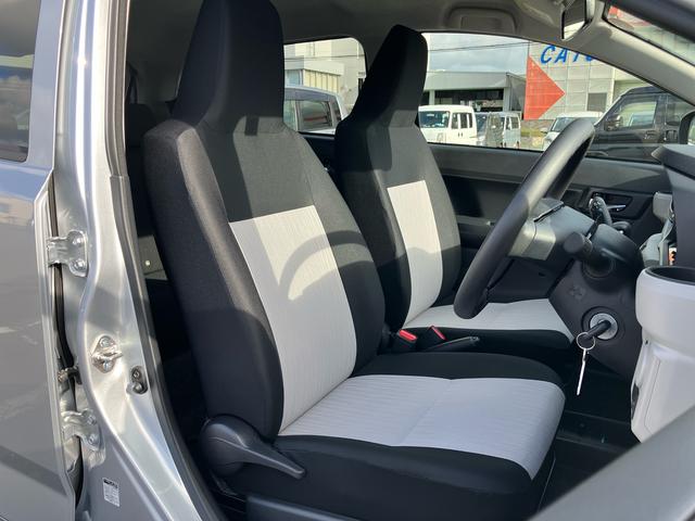 ミライース X SAIII LEDヘッドライト オートライト オートハイビーム スモークガラス デジタルメーター 電動格納ドアミラー 前後コーナーセンサー キーレスエントリー 盗難防止アラーム サイドレバー式駐車ブレーキ(10枚目)