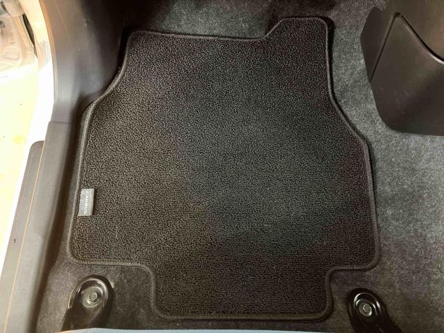 ムーヴキャンバス ストライプスＧターボ　衝突回避支援システム　横滑り防止装置　アダプティブクルーズコントロール　ホールド機能付き電動パーキングブレーキ　置きラクボックス　ホットカップホルダー　前席シートヒーター　前後コーナーセンサー（60枚目）