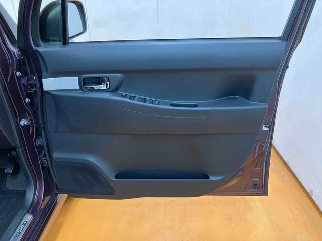 ムーヴコンテ カスタム RS ターボエンジン ETC 15インチアルミホイール HIDヘッドライト ハロゲンフォグランプ クリアテールランプ ドアミラーウインカー スマートキー 電格ドアミラー 照明&バニディミラー付きサンバイザー(49枚目)