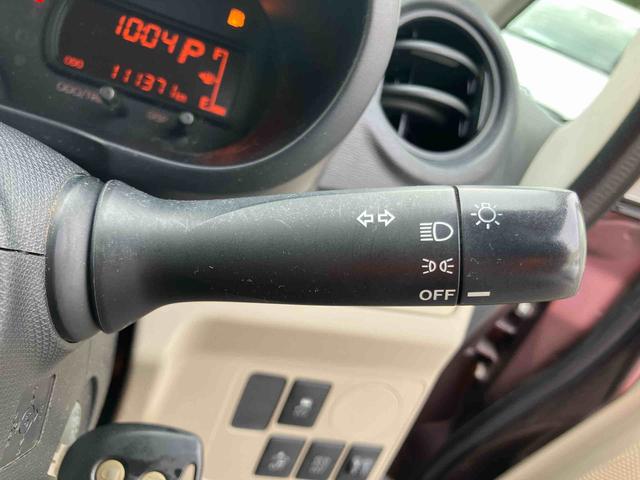 ムーヴ L SA CDラジオチューナー AUX接続 衝突被害軽減ブレーキ 横滑り防止装置 アイドリングストップ マニュアルレベリング機能付ハロゲンヘッドライト バニティーミラー付き左右サンバイザー チルトステアリング(41枚目)