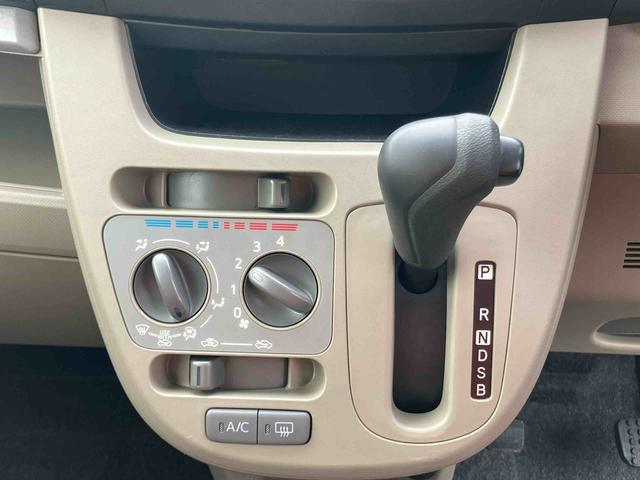 ムーヴ L SA CDラジオチューナー AUX接続 衝突被害軽減ブレーキ 横滑り防止装置 アイドリングストップ マニュアルレベリング機能付ハロゲンヘッドライト バニティーミラー付き左右サンバイザー チルトステアリング(48枚目)