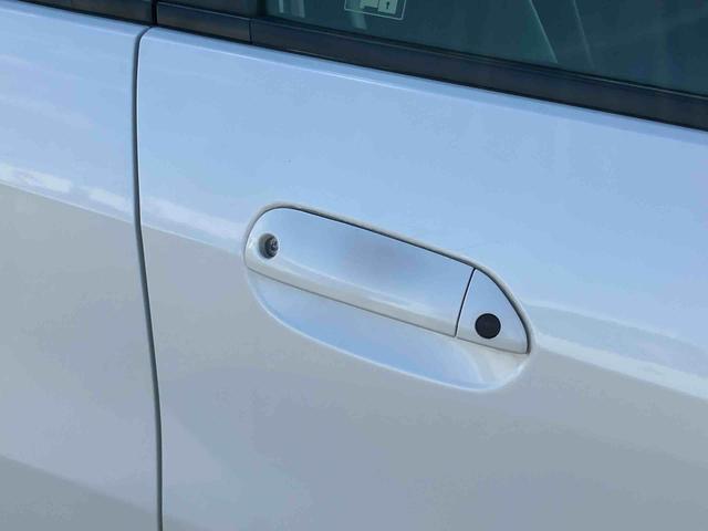 フィットハイブリッド XHセレクション ファインスタイル ハイブリッド ナビ/ワンセグTV/DVD/BT/USB バックカメラ ETC オートクルーズ HIDヘッドライト オートライト シートヒーター パドルシフト オートエアコン シートリフター キーフリー(19枚目)