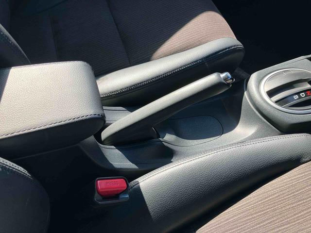 フィットハイブリッド XHセレクション ファインスタイル ハイブリッド ナビ/ワンセグTV/DVD/BT/USB バックカメラ ETC オートクルーズ HIDヘッドライト オートライト シートヒーター パドルシフト オートエアコン シートリフター キーフリー(43枚目)