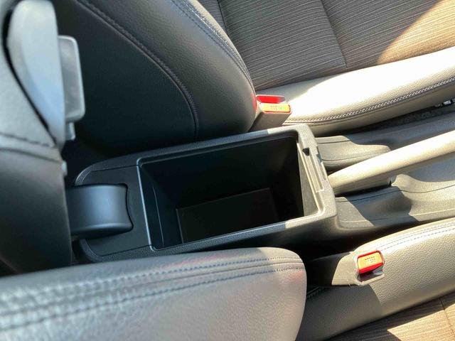 フィットハイブリッド XHセレクション ファインスタイル ハイブリッド ナビ/ワンセグTV/DVD/BT/USB バックカメラ ETC オートクルーズ HIDヘッドライト オートライト シートヒーター パドルシフト オートエアコン シートリフター キーフリー(44枚目)