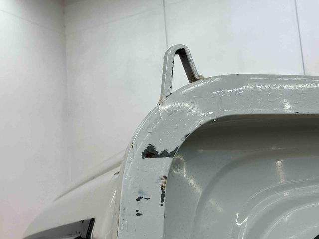 ハイゼットトラック エアコン・パワステ スペシャル 荷台ゴムマット ゲートプロテクター テールゲートチェーン スピーカー一体型FM.AMラジオチューナー マニュアルレベリング機能付ハロゲンヘッドライト 灰皿+シガーライター ショッピングフック(8枚目)