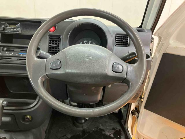 ハイゼットトラック エアコン・パワステ スペシャル 荷台ゴムマット ゲートプロテクター テールゲートチェーン スピーカー一体型FM.AMラジオチューナー マニュアルレベリング機能付ハロゲンヘッドライト 灰皿+シガーライター ショッピングフック(36枚目)