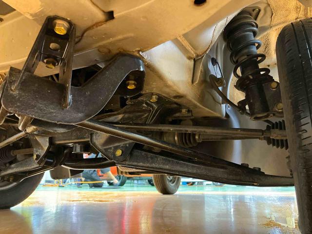 ハイゼットトラック エアコン・パワステ スペシャル 荷台ゴムマット ゲートプロテクター テールゲートチェーン スピーカー一体型FM.AMラジオチューナー マニュアルレベリング機能付ハロゲンヘッドライト 灰皿+シガーライター ショッピングフック(58枚目)