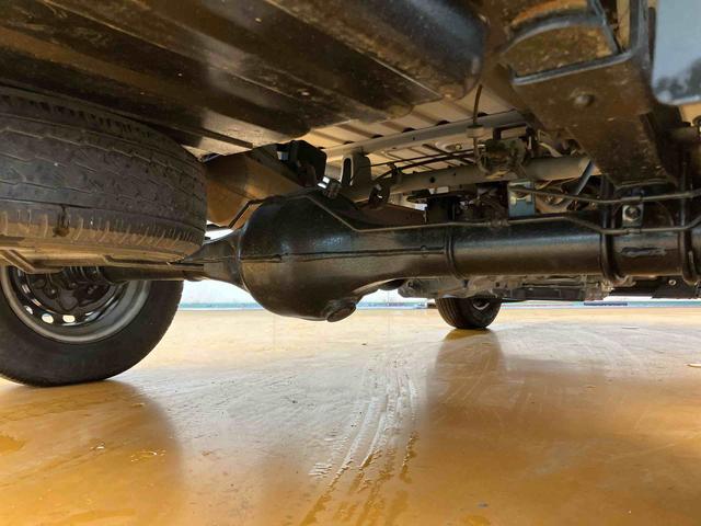 ハイゼットトラック エアコン・パワステ スペシャル 荷台ゴムマット ゲートプロテクター テールゲートチェーン スピーカー一体型FM.AMラジオチューナー マニュアルレベリング機能付ハロゲンヘッドライト 灰皿+シガーライター ショッピングフック(59枚目)