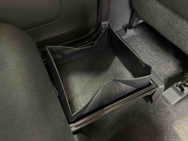 ムーヴキャンバス Xリミテッドメイクアップ SAII バックカメラ連動フルセグナビ USB接続 ウーファー ETC 置きラクボックス オートライト 衝突被害軽減ブレーキ 横滑り防止装置 マニュアルレベリング機能付ハロゲンヘッドライト(31枚目)