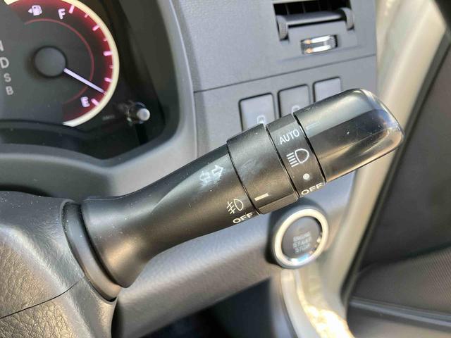 アイシス プラタナ　Ｖセレクションホワイトインテリアパッケージ　ナビ／ＴＶ／ＤＶＤ／ＢＴ　ＥＴＣ　両側電動スライドドア　オートエアコン　アルミホイール　プラズマクラスター　フロントバンパー電動ポール　足踏み式駐車ブレーキ　ステアリングリモコン　キーフリーシステム（5枚目）