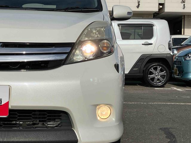 アイシス プラタナ　Ｖセレクションホワイトインテリアパッケージ　ナビ／ＴＶ／ＤＶＤ／ＢＴ　ＥＴＣ　両側電動スライドドア　オートエアコン　アルミホイール　プラズマクラスター　フロントバンパー電動ポール　足踏み式駐車ブレーキ　ステアリングリモコン　キーフリーシステム（17枚目）