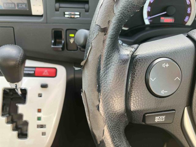 アイシス プラタナ　Ｖセレクションホワイトインテリアパッケージ　ナビ／ＴＶ／ＤＶＤ／ＢＴ　ＥＴＣ　両側電動スライドドア　オートエアコン　アルミホイール　プラズマクラスター　フロントバンパー電動ポール　足踏み式駐車ブレーキ　ステアリングリモコン　キーフリーシステム（41枚目）