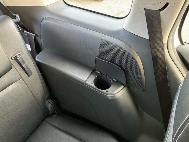 アイシス プラタナ　Ｖセレクションホワイトインテリアパッケージ　ナビ／ＴＶ／ＤＶＤ／ＢＴ　ＥＴＣ　両側電動スライドドア　オートエアコン　アルミホイール　プラズマクラスター　フロントバンパー電動ポール　足踏み式駐車ブレーキ　ステアリングリモコン　キーフリーシステム（52枚目）