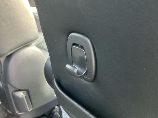 アイシス プラタナ　Ｖセレクションホワイトインテリアパッケージ　ナビ／ＴＶ／ＤＶＤ／ＢＴ　ＥＴＣ　両側電動スライドドア　オートエアコン　アルミホイール　プラズマクラスター　フロントバンパー電動ポール　足踏み式駐車ブレーキ　ステアリングリモコン　キーフリーシステム（54枚目）