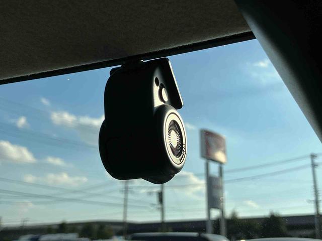 ムーヴキャンバス ＧブラックアクセントＶＳ　ＳＡＩＩＩ　ナビ／ＴＶ／ＤＶＤ／ＢＴ／ＵＳＢ　全周囲カメラ　前後ドラレコ　ＬＥＤヘッドライト　オートライト　オートハイビーム　運転席シートヒーター　キーフリーシステム　盗難防止アラーム　両側Ｐスライド　革巻ステア（6枚目）