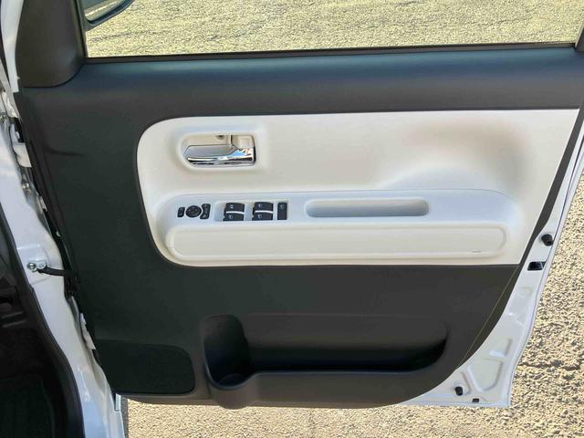 ムーヴキャンバス ストライプスＧ　バックカメラ　ＬＥＤヘッドランプ　オートライト　ＡＤＢ　両側Ｐスラ　ホッとカップホルダー　前後コーナーセンサー　シートヒーター　電動駐車ブレーキ　スマアシ　オートエアコン　キーフリー　プッシュスタート（61枚目）