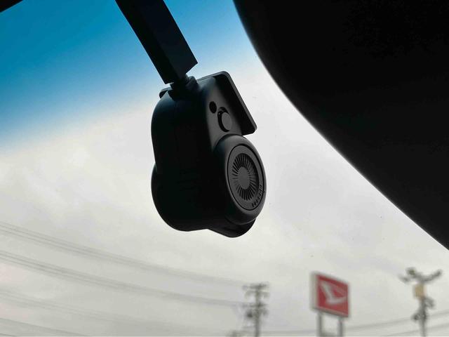 ムーヴ カスタム　ＸリミテッドＩＩ　ＳＡＩＩＩ　ナビ／ＴＶ／ＤＶＤ／ＢＴ／ＵＳＢ　全周囲カメラ　ＥＴＣ　ドラレコ　運転席シートヒーター　トップシェイドガラス　ＬＥＤヘッドライト　オートライト　オートハイビーム　キーフリー　プッシュスタート　スマアシ（6枚目）