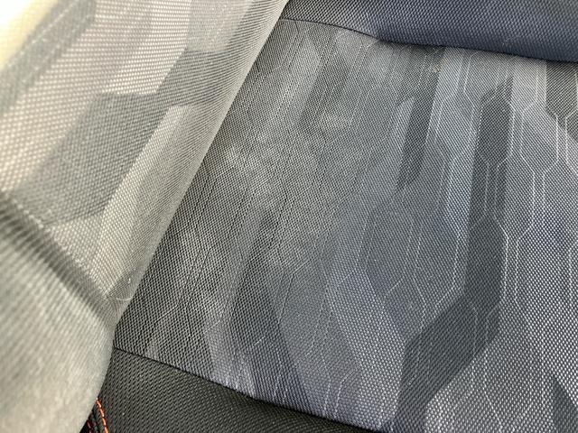 キズ・凹み・その他情報＊フロントシートにシミがございます。