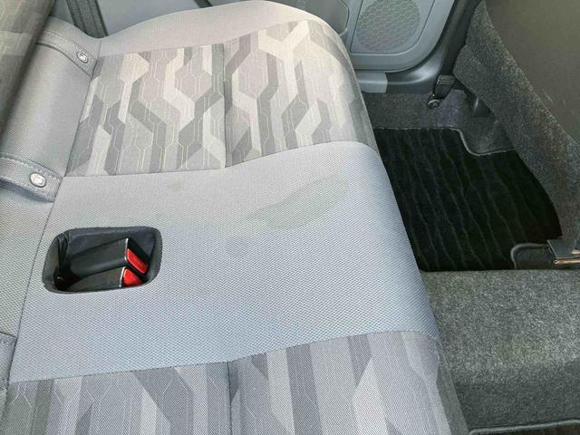 キズ・凹み・その他情報＊リヤシートにシミがございます。