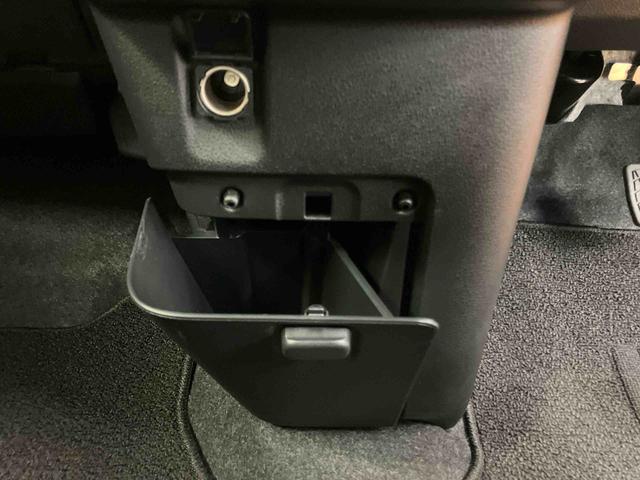 ムーヴキャンバス ストライプスＧ　衝突回避支援システム　横滑り防止装置　ホットカップホルダー　置きラクボックス　前席シートヒーター　両側電動スライドドア　チルトステアリング　運転席シートリフター　助手席シートバックポケット（49枚目）