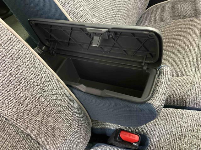 ムーヴキャンバス ストライプスＧ　衝突回避支援システム　横滑り防止装置　ホットカップホルダー　置きラクボックス　前席シートヒーター　両側電動スライドドア　チルトステアリング　運転席シートリフター　助手席シートバックポケット（50枚目）