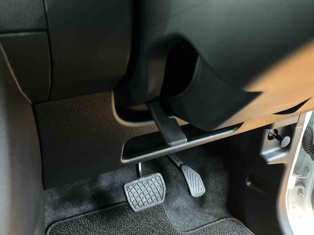 ムーヴキャンバス ストライプスＧ　衝突回避支援システム　横滑り防止装置　ホットカップホルダー　置きラクボックス　前席シートヒーター　両側電動スライドドア　チルトステアリング　運転席シートリフター　助手席シートバックポケット（51枚目）