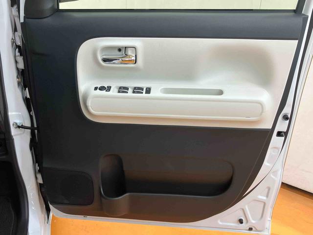 ムーヴキャンバス ストライプスＧ　衝突回避支援システム　横滑り防止装置　ホットカップホルダー　置きラクボックス　前席シートヒーター　両側電動スライドドア　チルトステアリング　運転席シートリフター　助手席シートバックポケット（55枚目）