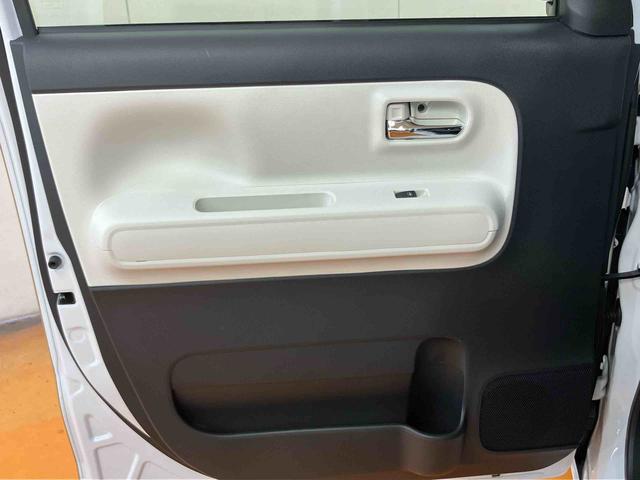 ムーヴキャンバス ストライプスＧ　衝突回避支援システム　横滑り防止装置　ホットカップホルダー　置きラクボックス　前席シートヒーター　両側電動スライドドア　チルトステアリング　運転席シートリフター　助手席シートバックポケット（60枚目）