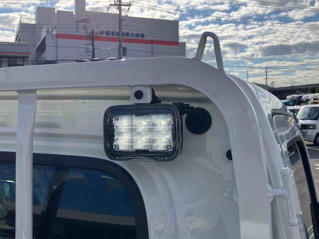 ハイゼットトラック エクストラ 4WD 電子制御式4WD 副変速機 LEDフォグランプ LED荷台灯 テールゲートチェーン リヤ4枚リーフスプリング スーパーデフロック スマートキー 電格ドアミラー コーナーセンサー 衝突被害軽減ブレーキ(5枚目)