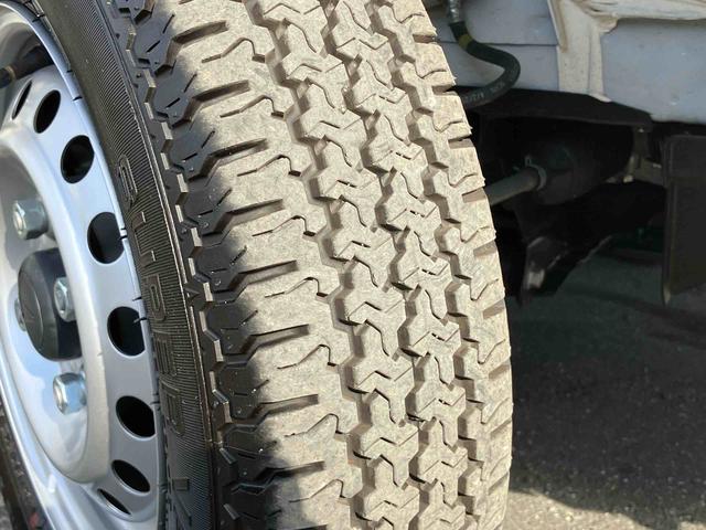 ハイゼットトラック エクストラ 4WD 電子制御式4WD 副変速機 LEDフォグランプ LED荷台灯 テールゲートチェーン リヤ4枚リーフスプリング スーパーデフロック スマートキー 電格ドアミラー コーナーセンサー 衝突被害軽減ブレーキ(18枚目)