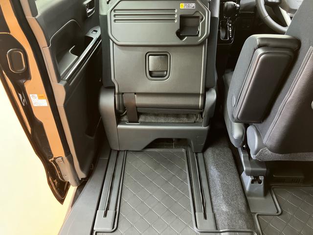 タント カスタムＲＳ　衝突回避支援システム　横滑り防止装置　ホールド機能付き電動パーキングブレーキ　前席シートヒーター　オートライト　オートハイビーム　バニティーミラー付き左右サンバイザー　前後コーナーセンサー（27枚目）