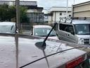 L SA CDラジオチューナー AUX接続 衝突被害軽減ブレーキ 横滑り防止装置 アイドリングストップ マニュアルレベリング機能付ハロゲンヘッドライト バニティーミラー付き左右サンバイザー チルトステアリング(23枚目)
