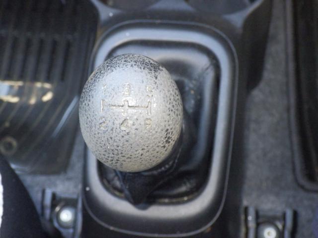 アルト Ｆ　運転席エアバック　助手席エアバック　ＡＢＳ　ＥＳＣ　衝突安全ボディ　盗難防止システム　キーレスエントリー　ＣＤ（32枚目）