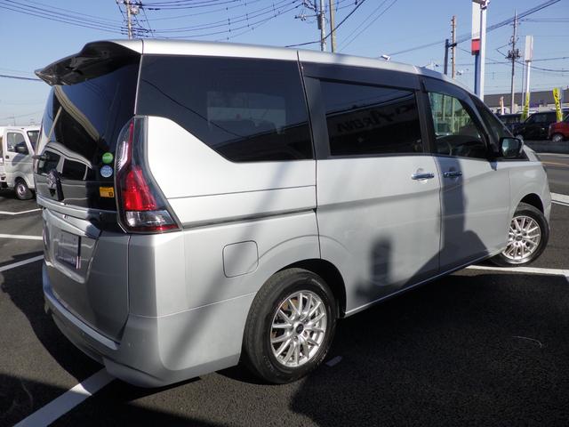 ランディ ２．０Ｘ　ナビ付　ナビ付　衝突被害軽減システム	衝突安全ボディ　クリアランスソナー	盗難防止システム　キーレスエントリー　スマートキー	アイドリングストップ	ウォークスルー	３列シート　フロントカメラ　サイドカメラ（10枚目）