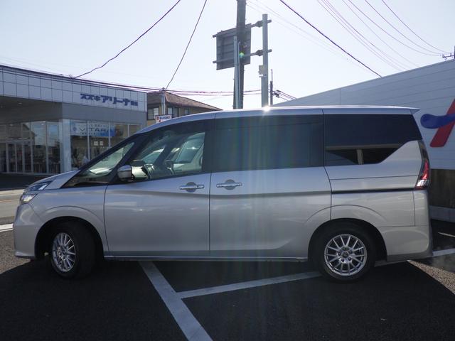 ランディ ２．０Ｘ　ナビ付　ナビ付　衝突被害軽減システム	衝突安全ボディ　クリアランスソナー	盗難防止システム　キーレスエントリー　スマートキー	アイドリングストップ	ウォークスルー	３列シート　フロントカメラ　サイドカメラ（13枚目）