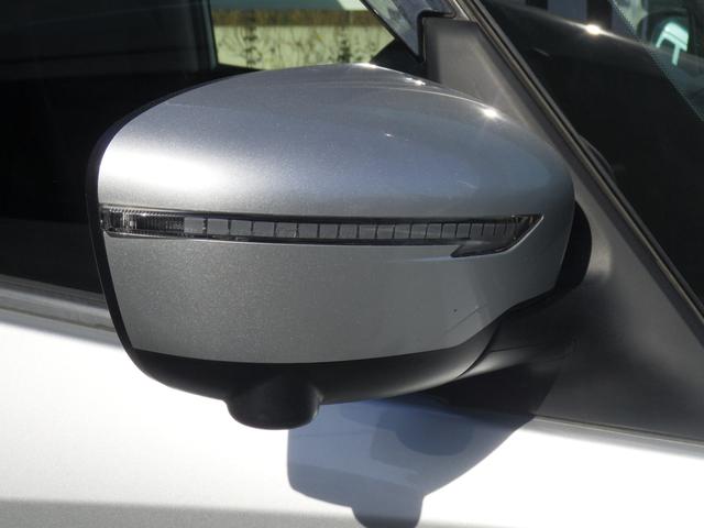 ランディ ２．０Ｘ　ナビ付　ナビ付　衝突被害軽減システム	衝突安全ボディ　クリアランスソナー	盗難防止システム　キーレスエントリー　スマートキー	アイドリングストップ	ウォークスルー	３列シート　フロントカメラ　サイドカメラ（17枚目）