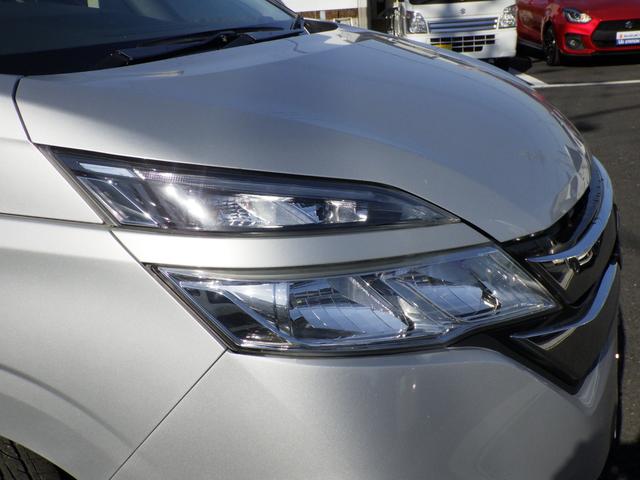 ランディ ２．０Ｘ　ナビ付　ナビ付　衝突被害軽減システム	衝突安全ボディ　クリアランスソナー	盗難防止システム　キーレスエントリー　スマートキー	アイドリングストップ	ウォークスルー	３列シート　フロントカメラ　サイドカメラ（18枚目）