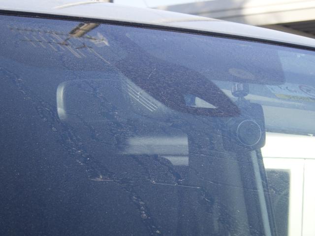 ランディ ２．０Ｘ　ナビ付　ナビ付　衝突被害軽減システム	衝突安全ボディ　クリアランスソナー	盗難防止システム　キーレスエントリー　スマートキー	アイドリングストップ	ウォークスルー	３列シート　フロントカメラ　サイドカメラ（19枚目）