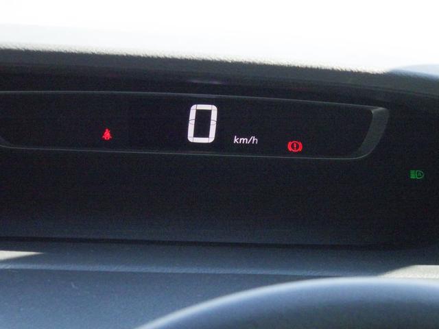 ランディ ２．０Ｘ　ナビ付　ナビ付　衝突被害軽減システム	衝突安全ボディ　クリアランスソナー	盗難防止システム　キーレスエントリー　スマートキー	アイドリングストップ	ウォークスルー	３列シート　フロントカメラ　サイドカメラ（24枚目）