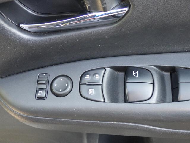 ランディ ２．０Ｘ　ナビ付　ナビ付　衝突被害軽減システム	衝突安全ボディ　クリアランスソナー	盗難防止システム　キーレスエントリー　スマートキー	アイドリングストップ	ウォークスルー	３列シート　フロントカメラ　サイドカメラ（27枚目）