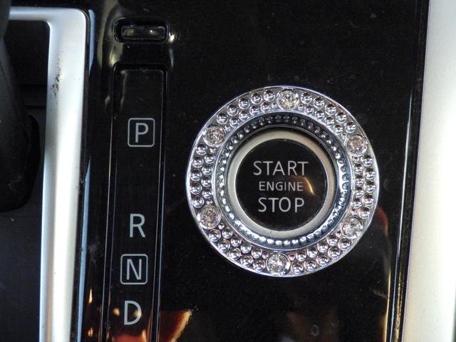 ランディ ２．０Ｘ　ナビ付　ナビ付　衝突被害軽減システム	衝突安全ボディ　クリアランスソナー	盗難防止システム　キーレスエントリー　スマートキー	アイドリングストップ	ウォークスルー	３列シート　フロントカメラ　サイドカメラ（28枚目）