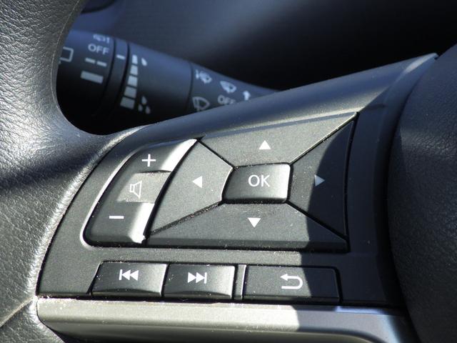 ランディ ２．０Ｘ　ナビ付　ナビ付　衝突被害軽減システム	衝突安全ボディ　クリアランスソナー	盗難防止システム　キーレスエントリー　スマートキー	アイドリングストップ	ウォークスルー	３列シート　フロントカメラ　サイドカメラ（30枚目）