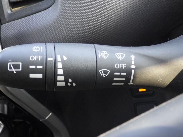 ランディ ２．０Ｘ　ナビ付　ナビ付　衝突被害軽減システム	衝突安全ボディ　クリアランスソナー	盗難防止システム　キーレスエントリー　スマートキー	アイドリングストップ	ウォークスルー	３列シート　フロントカメラ　サイドカメラ（32枚目）