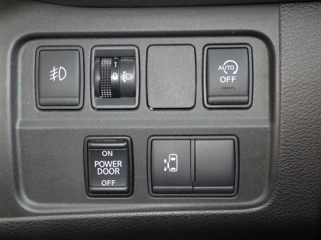 ランディ ２．０Ｘ　ナビ付　ナビ付　衝突被害軽減システム	衝突安全ボディ　クリアランスソナー	盗難防止システム　キーレスエントリー　スマートキー	アイドリングストップ	ウォークスルー	３列シート　フロントカメラ　サイドカメラ（33枚目）