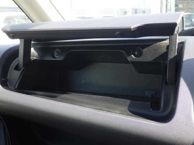 ランディ ２．０Ｘ　ナビ付　ナビ付　衝突被害軽減システム	衝突安全ボディ　クリアランスソナー	盗難防止システム　キーレスエントリー　スマートキー	アイドリングストップ	ウォークスルー	３列シート　フロントカメラ　サイドカメラ（42枚目）