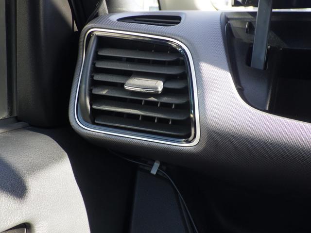 ランディ ２．０Ｘ　ナビ付　ナビ付　衝突被害軽減システム	衝突安全ボディ　クリアランスソナー	盗難防止システム　キーレスエントリー　スマートキー	アイドリングストップ	ウォークスルー	３列シート　フロントカメラ　サイドカメラ（44枚目）